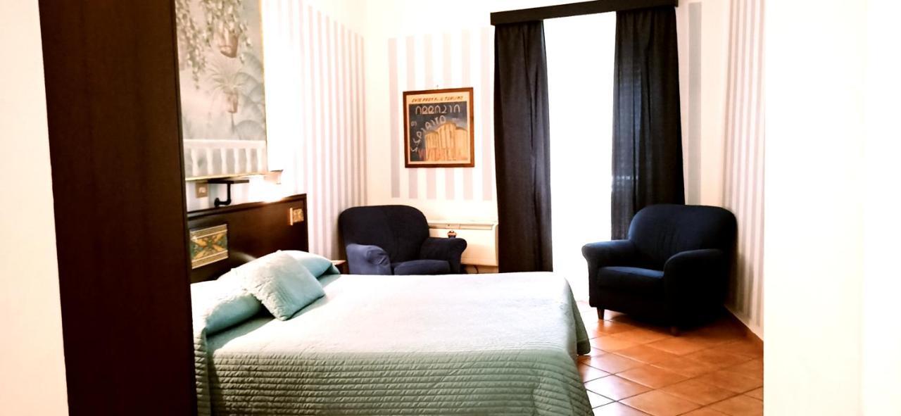 קלטניסטה Hotel Plaza מראה חיצוני תמונה