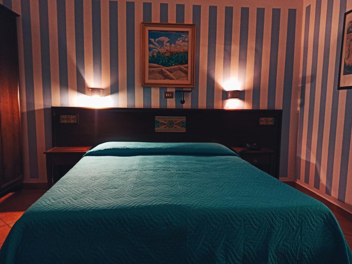 קלטניסטה Hotel Plaza מראה חיצוני תמונה
