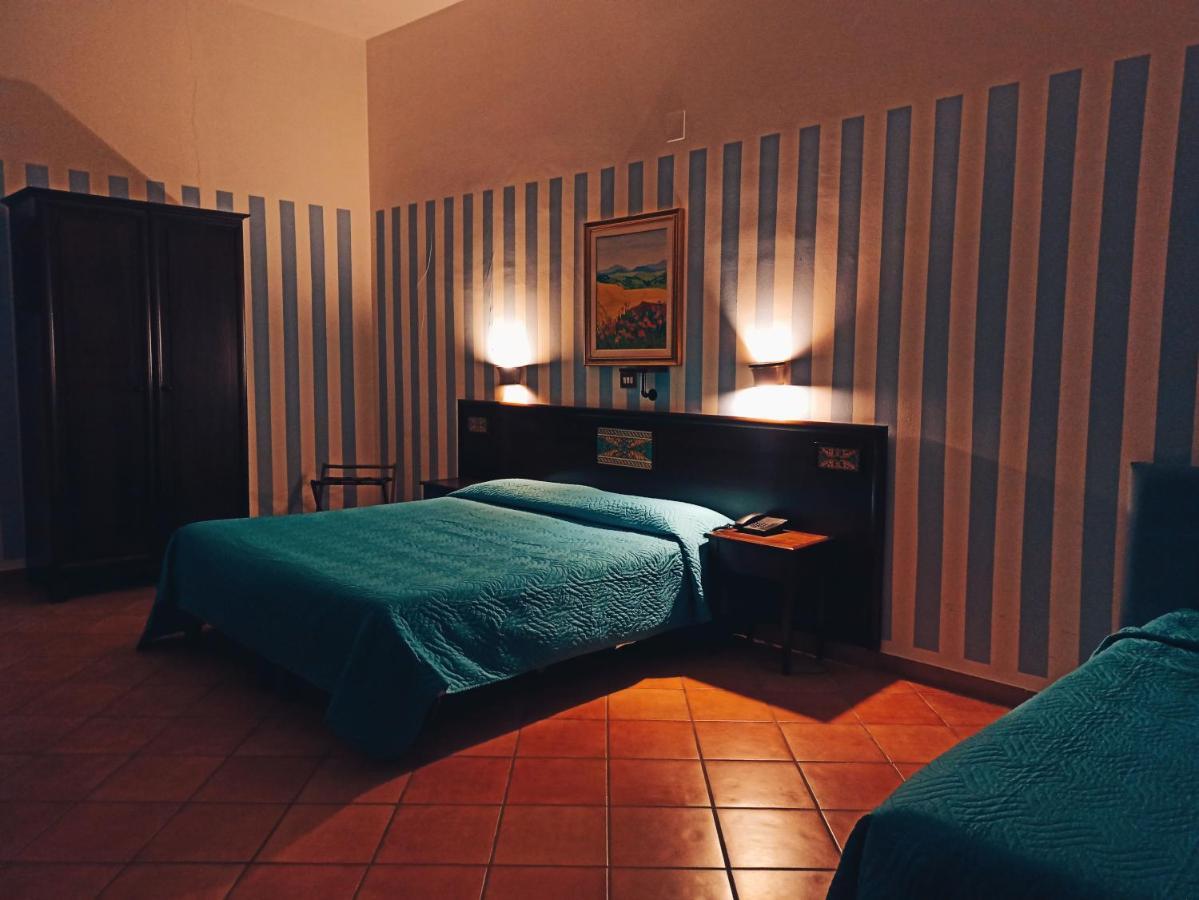 קלטניסטה Hotel Plaza מראה חיצוני תמונה